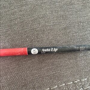 NYX Auto Lip Liner - Bold Red and Classic Black